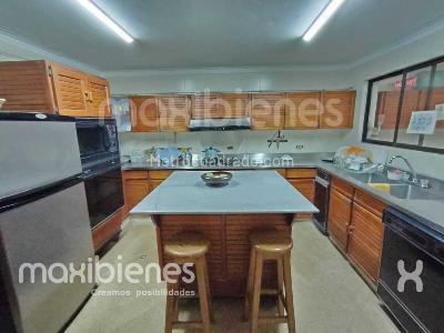 Casa de 5 alcobas en arriendo en El Velodromo, Medellín, 481 m² · foto 11 de 16