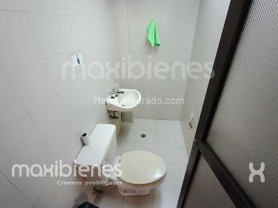 Casa de 5 alcobas en arriendo en El Velodromo, Medellín, 481 m² · foto 15 de 16