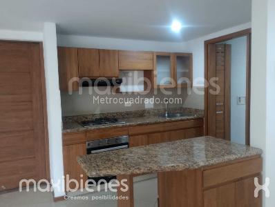 Apartamento de 2 alcobas en venta en Las Lomitas, Sabaneta, 103 m² · foto 2 de 16