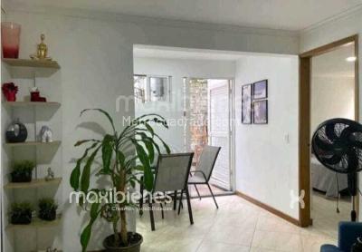 Apartamento de 1 alcoba en venta en Laureles, Medellín, 67 m² · foto 2 de 16