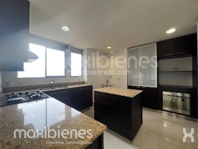 Apartamento de 2 alcobas en arriendo en El Poblado, Medellín, 130 m² · foto 2 de 14