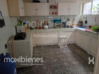 Casa de 5 alcobas en arriendo en Florida Nueva, Medellín, 375 m² · foto 3 de 12