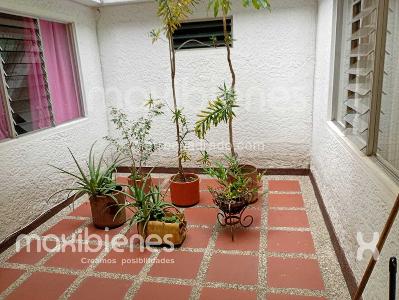 Casa de 5 alcobas en arriendo en Florida Nueva, Medellín, 375 m² · foto 10 de 12
