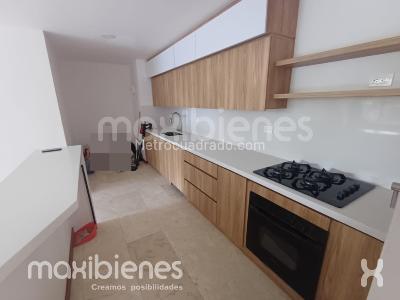Apartamento de 3 alcobas en arriendo en Los Balsos, Medellín, 130 m² · foto 3 de 13