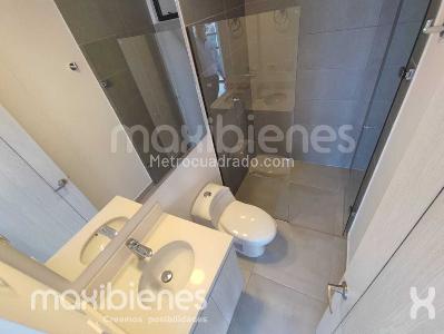 Apartamento de 2 alcobas en arriendo en Los Colores, Medellín, 70 m² · foto 13 de 19