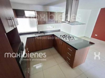 Apartamento de 3 alcobas en arriendo en Los Colores, Medellín, 120 m² · foto 3 de 15