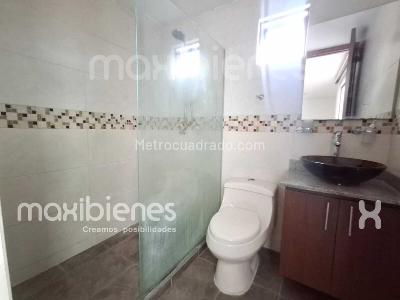 Apartamento de 3 alcobas en arriendo en Los Colores, Medellín, 120 m² · foto 10 de 15