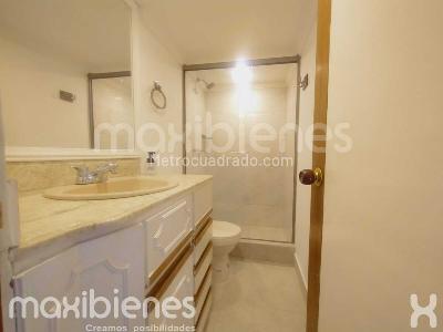 Apartamento de 3 alcobas en arriendo en Patio Bonito, Medellín, 134 m² · foto 12 de 14
