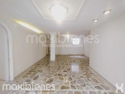 Apartamento de 3 alcobas en arriendo en Patio Bonito, Medellín, 134 m² · foto 3 de 14