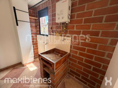 Apartaestudio en venta en Boston, Medellín, 40 m² · foto 3 de 9
