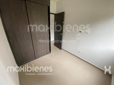 Apartamento de 3 alcobas en venta en La Navarra, Bello, 70 m² · foto 3 de 11