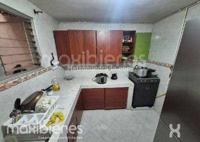 Casa de 5 alcobas en venta en Manrique Central 1, Medellín, 400 m² · foto 2 de 8