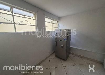 Casa de 5 alcobas en venta en Manrique Central 1, Medellín, 400 m² · foto 3 de 8