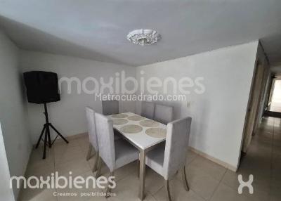 Casa de 5 alcobas en venta en Manrique Central 1, Medellín, 400 m² · foto 6 de 8
