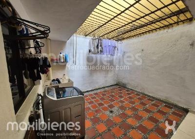 Casa de 5 alcobas en venta en Manrique Central 1, Medellín, 400 m² · foto 7 de 8