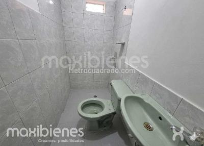 Casa de 5 alcobas en venta en Manrique Central 1, Medellín, 400 m² · foto 8 de 8