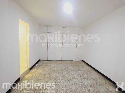 Casa de 4 alcobas en arriendo en La Floresta, Medellín, 180 m² · foto 6 de 13