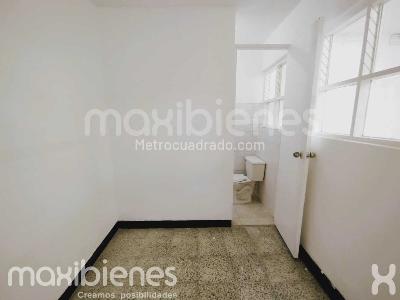 Casa de 4 alcobas en arriendo en La Floresta, Medellín, 180 m² · foto 10 de 13