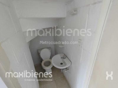 Casa de 3 alcobas en venta en Pajarito, Medellín, 60 m² · foto 10 de 11