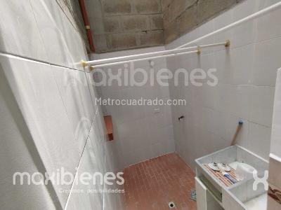 Casa de 3 alcobas en venta en Pajarito, Medellín, 60 m² · foto 11 de 11