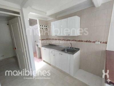 Casa de 3 alcobas en venta en Pajarito, Medellín, 60 m² · foto 2 de 11