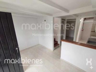 Casa de 3 alcobas en venta en Pajarito, Medellín, 60 m² · foto 3 de 11
