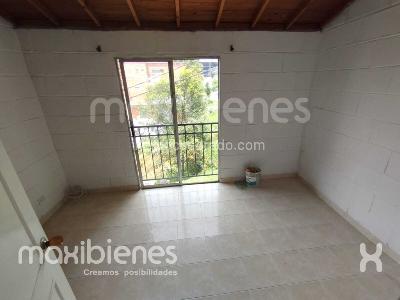 Casa de 3 alcobas en venta en Pajarito, Medellín, 60 m² · foto 4 de 11