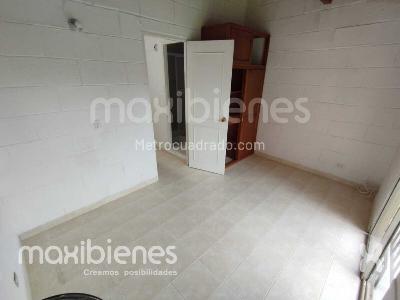 Casa de 3 alcobas en venta en Pajarito, Medellín, 60 m² · foto 5 de 11