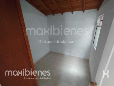 Casa de 3 alcobas en venta en Pajarito, Medellín, 60 m² · foto 7 de 11