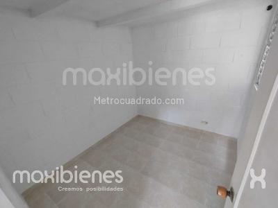 Casa de 3 alcobas en venta en Pajarito, Medellín, 60 m² · foto 8 de 11