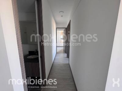 Apartamento de 3 alcobas en arriendo en El Poblado, Medellín, 64 m² · foto 3 de 14