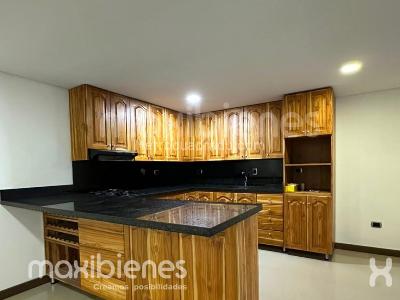 Casa de 4 alcobas en venta en Centro, Rionegro, 220 m² · foto 6 de 12