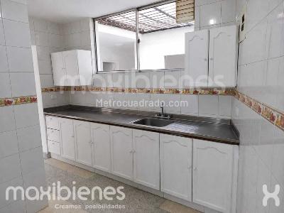 Casa de 3 alcobas en arriendo en La Floresta, Medellín, 168 m² · foto 2 de 15
