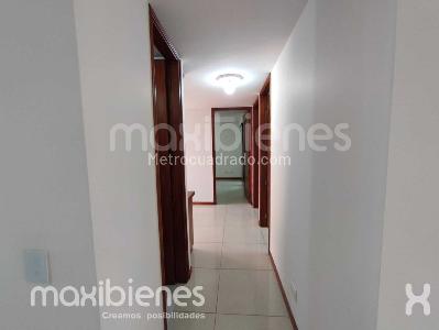 Apartamento de 3 alcobas en arriendo en Los Colores, Medellín, 98 m² · foto 7 de 12