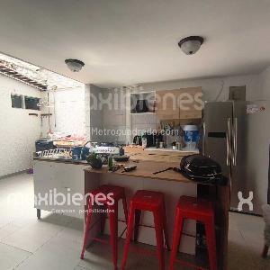 Casa de 3 alcobas en venta en Los Colores, Medellín, 193 m² · foto 2 de 17