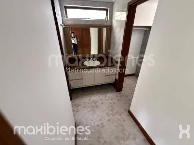 Apartamento de 3 alcobas en arriendo en El Poblado, Medellín, 188 m² · foto 13 de 16