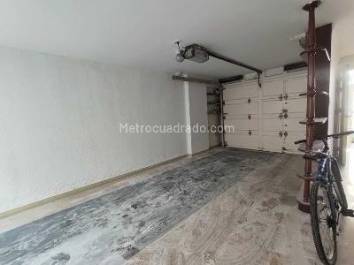 Casa de 5 alcobas en arriendo en El Nogal, Medellín, 350 m² · foto 9 de 11