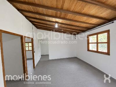 Casa de 3 alcobas en venta en Manrique Central 1, Medellín, 934 m² · foto 4 de 10