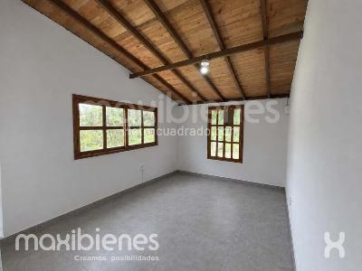 Casa de 3 alcobas en venta en Manrique Central 1, Medellín, 934 m² · foto 5 de 10