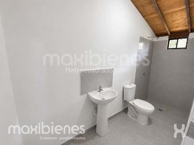 Casa de 3 alcobas en venta en Manrique Central 1, Medellín, 934 m² · foto 6 de 10