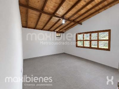 Casa de 3 alcobas en venta en Manrique Central 1, Medellín, 934 m² · foto 7 de 10