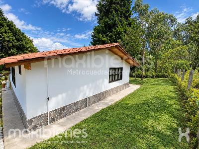Casa de 3 alcobas en venta en Manrique Central 1, Medellín, 934 m² · foto 9 de 10