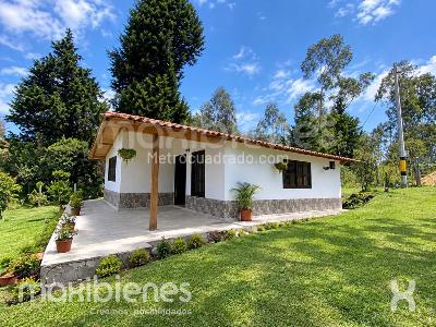 Casa de 3 alcobas en venta en Manrique Central 1, Medellín, 934 m² · foto 10 de 10