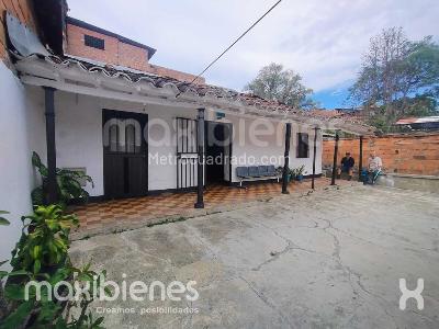 Apartamento de 3 alcobas en venta en San Cristobal, Medellín, 258 m² · foto 3 de 9