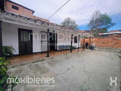 Apartamento de 3 alcobas en venta en San Cristobal, Medellín, 258 m² · foto 4 de 9