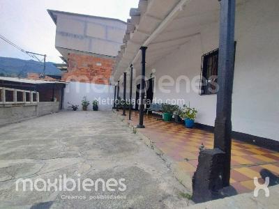Apartamento de 3 alcobas en venta en San Cristobal, Medellín, 258 m² · foto 6 de 9