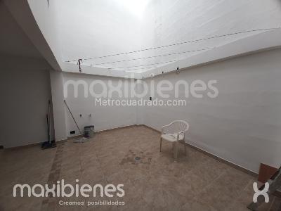 Casa de 5 alcobas en arriendo en Belen La Mota, Medellín, 215 m² · foto 13 de 15