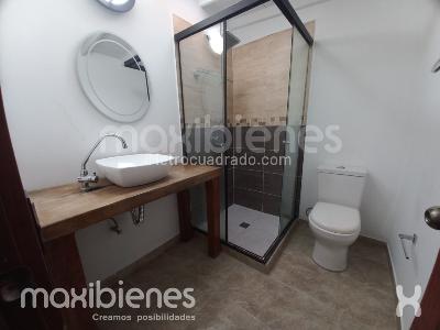 Casa de 5 alcobas en arriendo en Belen La Mota, Medellín, 215 m² · foto 3 de 15