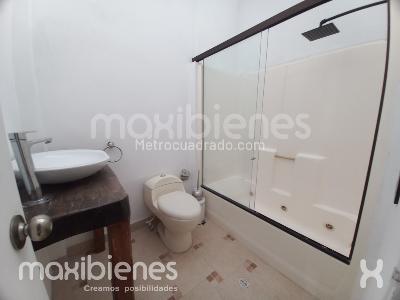 Casa de 5 alcobas en arriendo en Belen La Mota, Medellín, 215 m² · foto 9 de 15