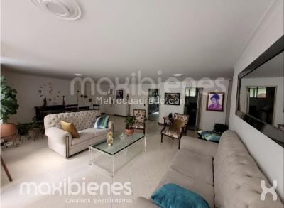 Apartamento de 3 alcobas en venta en El Poblado, Medellín, 142 m² · foto 2 de 7